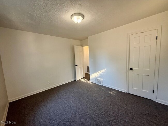 Building Photo - 1288 Hartford Ave