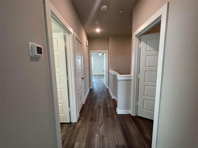 Building Photo - 313 N Centro Cir