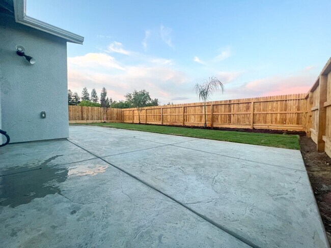 Building Photo - Beautiful 3-Bed, 2-Bath Lennar Home in Daf...