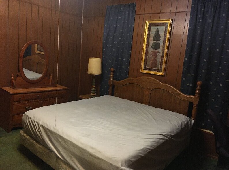 Building Photo - 1528 W Florida St