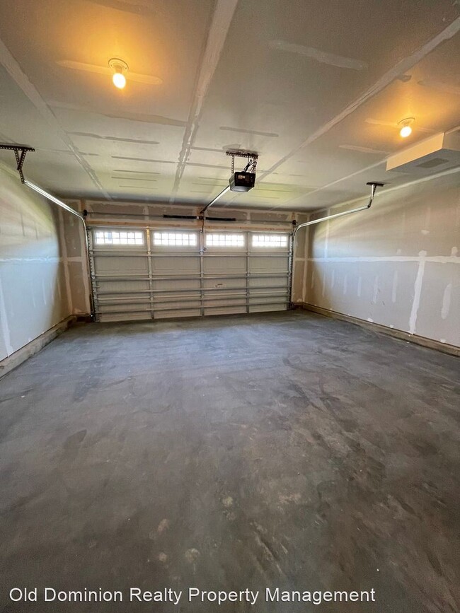 Building Photo - 4 br, 2.5 bath House - 2185 Tailor Drive