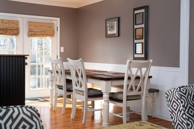 Building Photo - 7206 Sawyer Rd