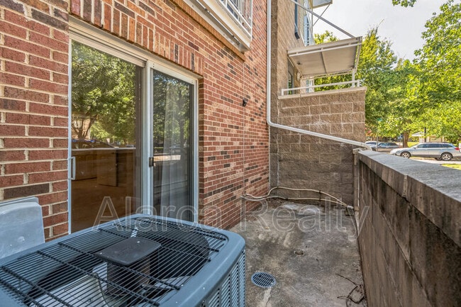 Building Photo - 647 Raphael Place