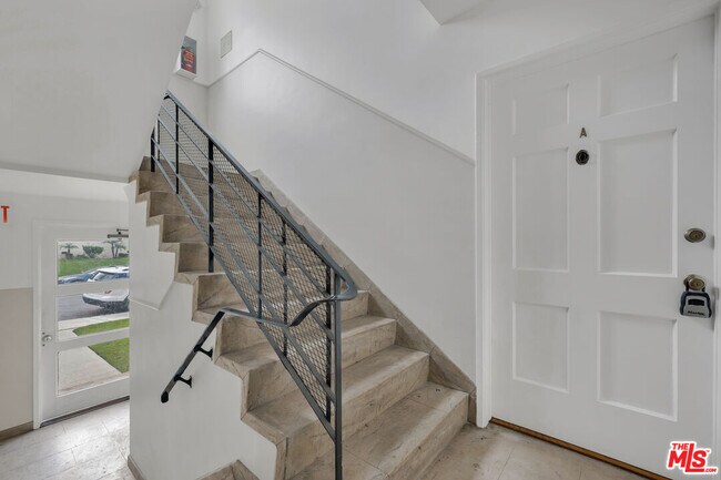 Building Photo - 4121 Santo Tomas Dr