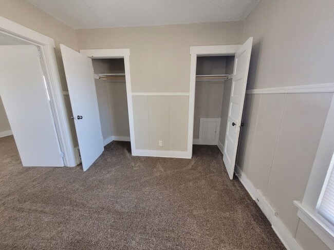 Building Photo - Four bedroom home on Indianola Ave with large yard and two decks!