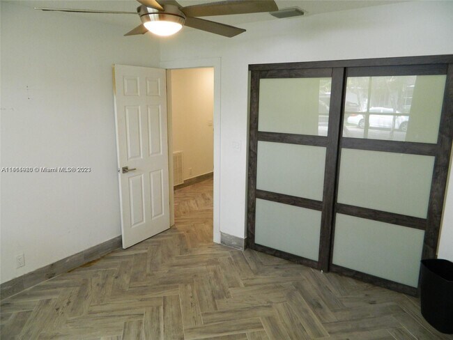 Building Photo - 6734 N Pine Island Rd