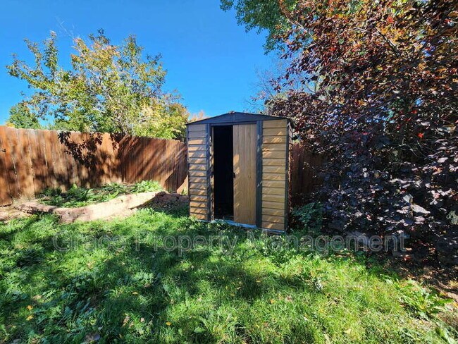 Building Photo - 903 Sir Galahad Dr