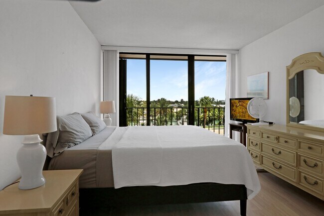 Building Photo - 225 Beach Rd