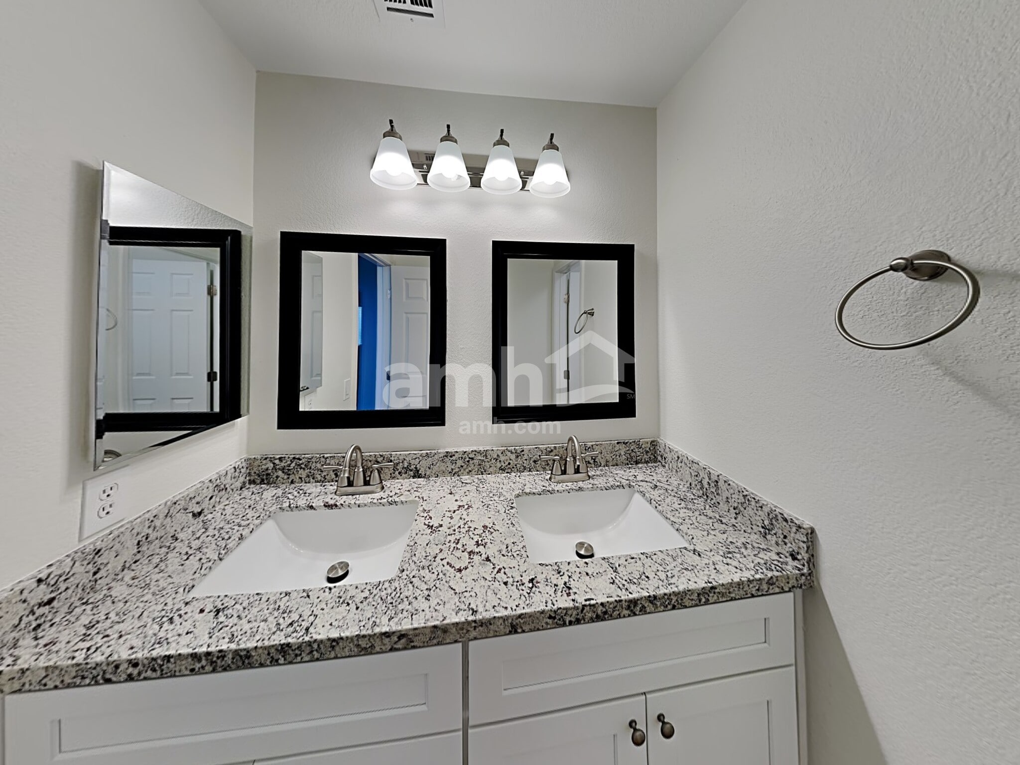 Building Photo - 504 Duran St