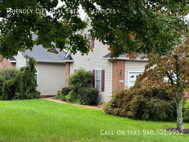 Building Photo - Beautiful Duplex at Spring Oaks