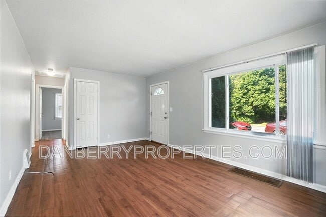 Building Photo - 1126 Searles Rd