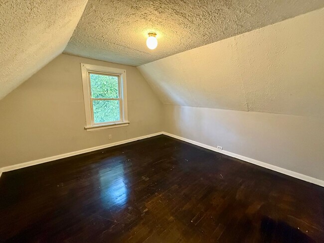 Building Photo - 3 Bed 1 Bath Single Family Home in Rothschild