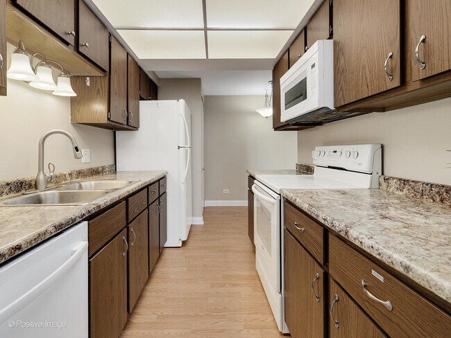 Building Photo - 6340 Americana Dr