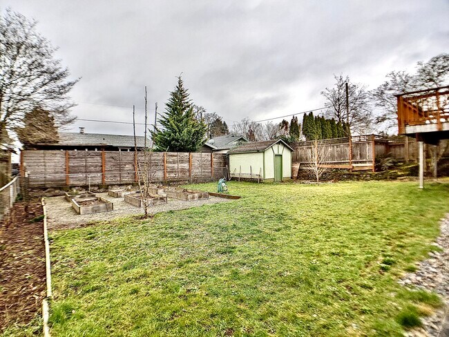 Building Photo - 2746 SE 73rd Ave