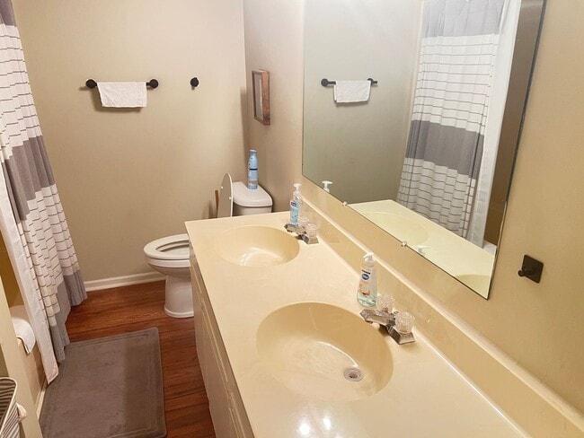 Building Photo - Walk to the Beach! Two-bedroom condo in Myrtle Beach. Adjacent to Beach Access!