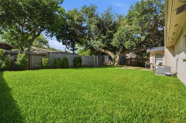 Building Photo - 466 El Toro Ln