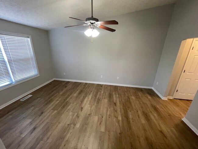 Building Photo - 3 Bedroom Home With Full Basement For Rent