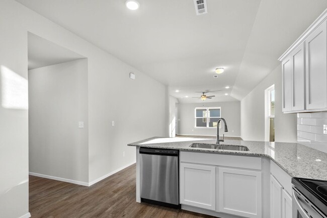 Building Photo - Brand new 3 bedroom, 2 bathroom home in Fayetteville, Arkansas