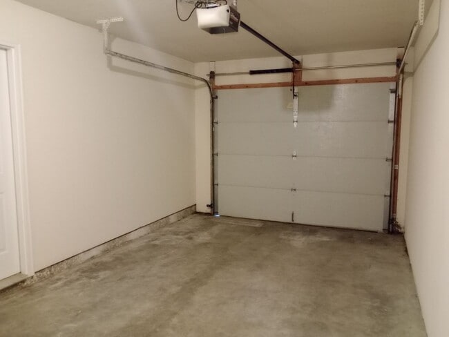 Building Photo - 406 E Liberty Ln
