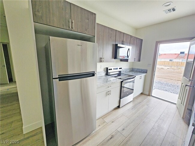 Building Photo - 1340 E Arrowhead St