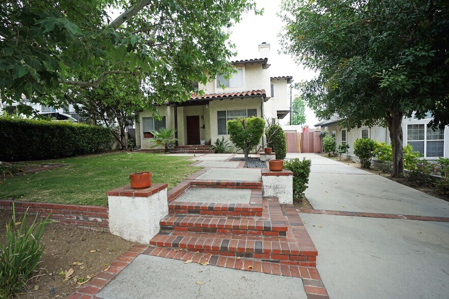 Front House - 1206 Valencia Way