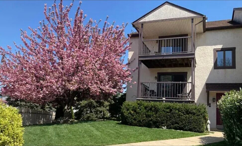 Primary Photo - 801 Cambridge Cir