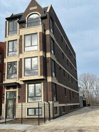 Building Photo - 3745 S Lake Park Ave