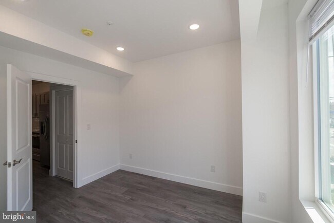 Building Photo - 1711 Snyder Ave