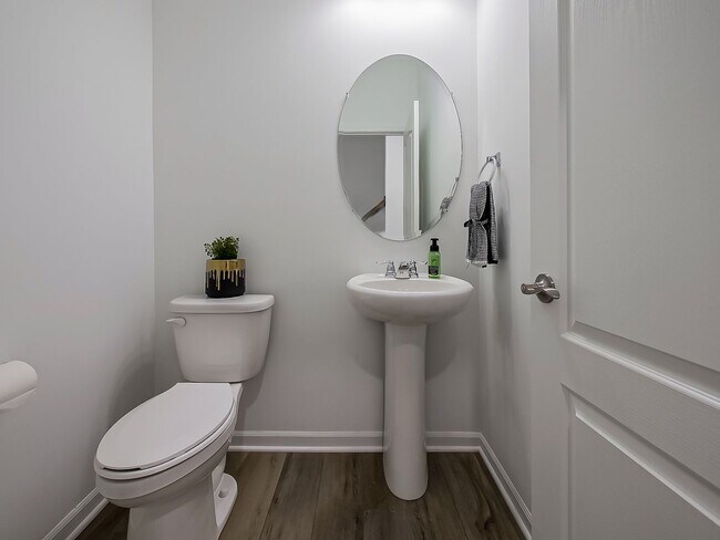 Building Photo - AVAILABLE NOW! Modern Comfort Meets Everyd...