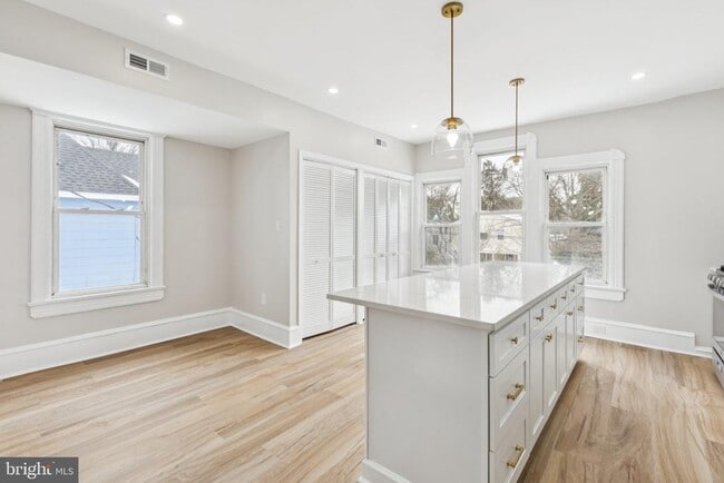 Building Photo - 11 Lexington Ave