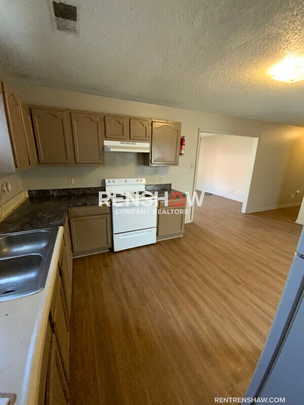 Building Photo - 320 Harton Ave