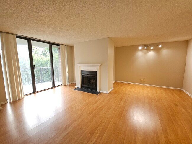 Building Photo - 511 Aurora Ave