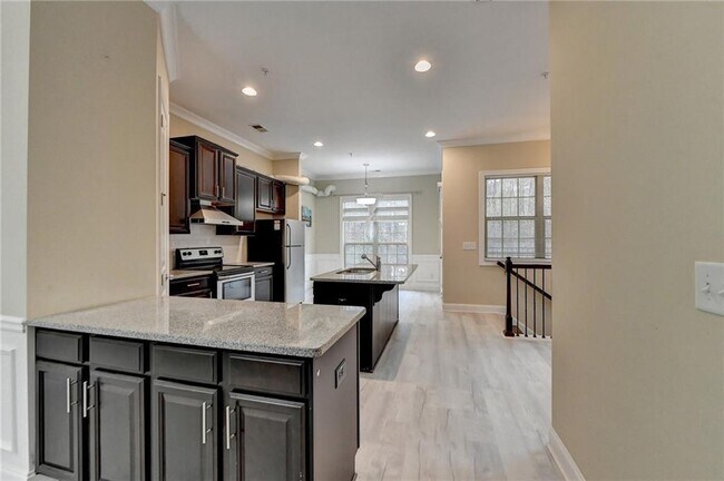 Building Photo - 2405 Tenor Ln