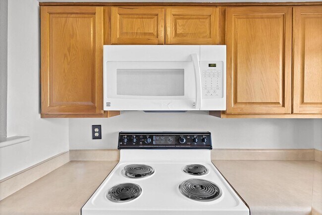 Building Photo - 2 Bedroom Condo near CMU