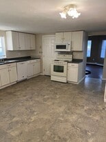 Building Photo - 198 Pine St