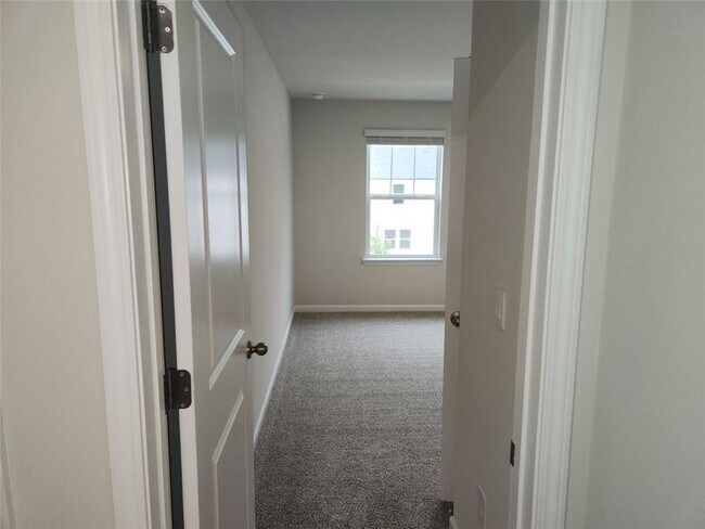 Building Photo - 235 Vly Oak Dr
