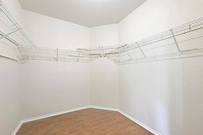 Building Photo - 1921 Sand Creek Rd