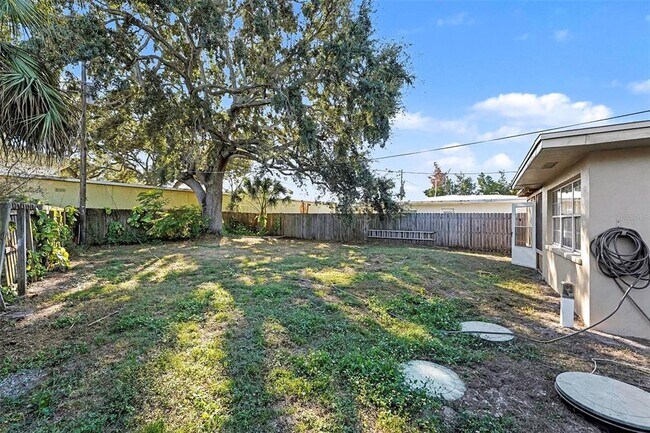 Building Photo - 2169 Dell Ave