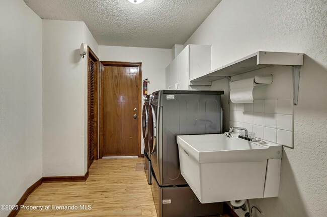 Building Photo - 3296 Dolin Ave