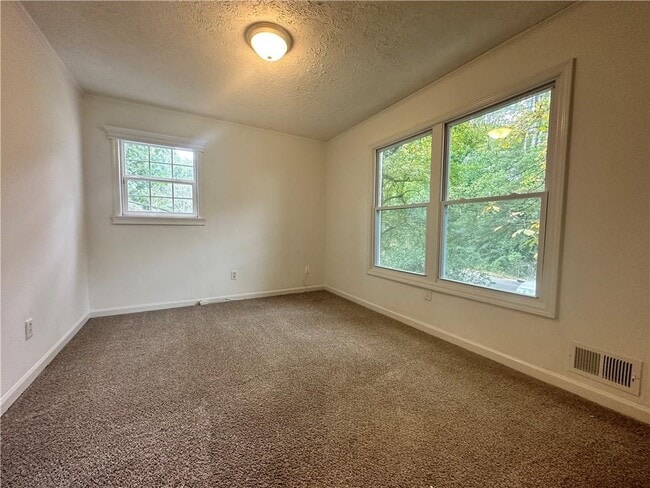 Building Photo - 1231 Woodleigh Rd SW