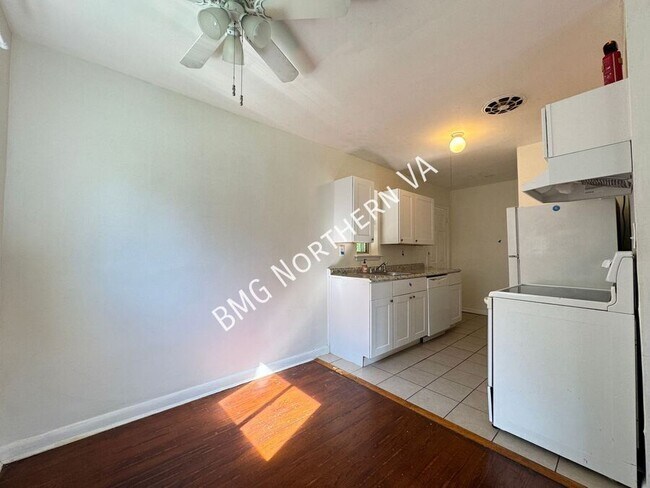 Building Photo - 7046 Lee Park Ct
