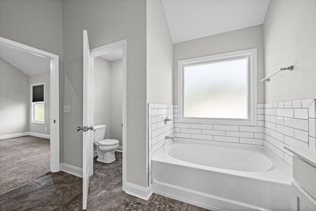 Building Photo - Pet Friendly Four Bedroom!