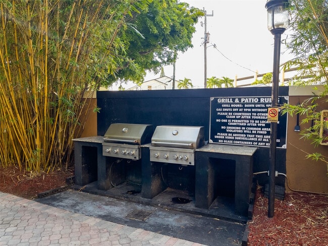 Building Photo - 1900 Van Buren St