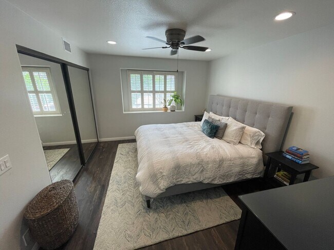 Building Photo - **Coming Soon** 2-Level Loft Condo with Re...