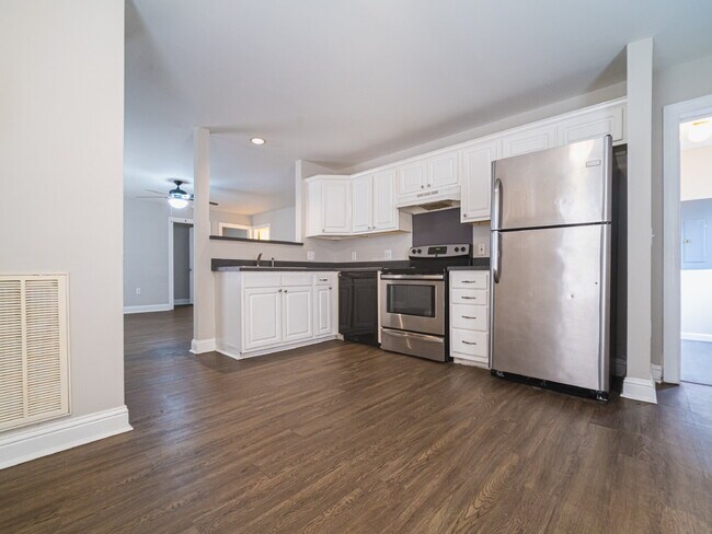 Building Photo - "Charming 3-Bedroom Retreat with 2 Full Baths in Gastonia - Your Cozy Haven Awaits!"