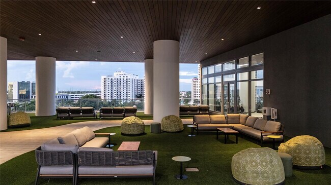 Building Photo - 1770 S Young Cir