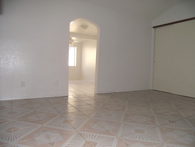 Building Photo - Northeast El Paso 3 bed with Bonus Room!