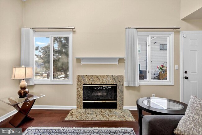 Building Photo - 406 Margit Ct