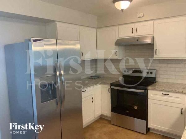 Building Photo - 2411 Shady Brook Dr