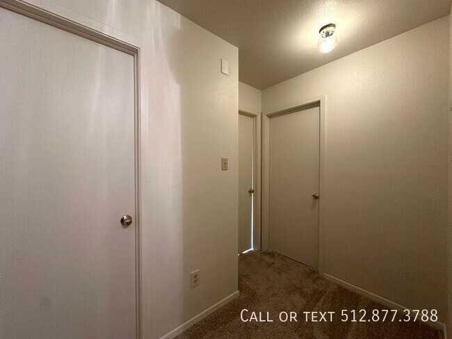 Building Photo - 2203 Creekside Ln